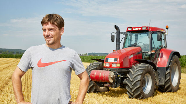 Landwirt mit Traktor