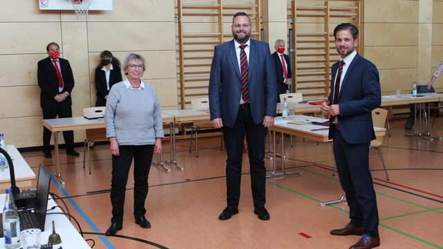 Vereidigung der 3 neuen Bürgermeister in der Turnhalle