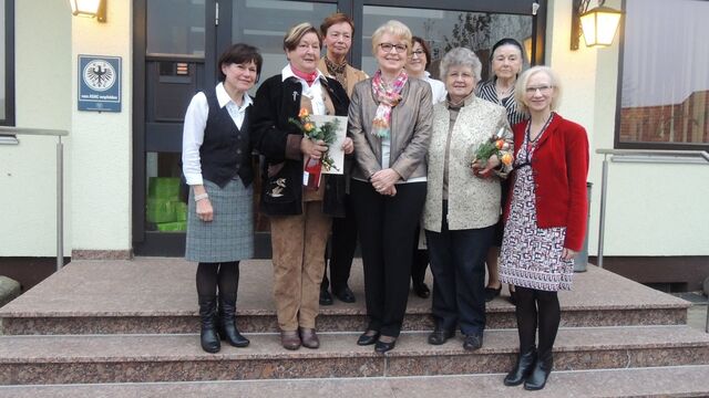 v.l.: FU-Vorsitzende Annemarie Binder, Hildegard Hofmann, Elke Herzer, Ex-FU-Vorsitzende und Stadträtin Elisabeth Wende, Pauline Schneider, Waltraud Schlereth, FU-Ehrenvorsitzende Zita Zeier und stv. FU-Vorsitzende Erna Sell