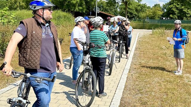 Radtour mit Bürgermeister Josef Grundner. Im Vordergrund Landtagskandidat Sascha Schnürer.