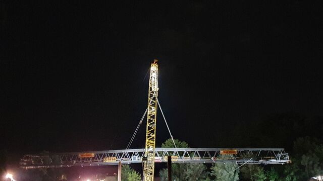 Einhub der Geh- und Radwegbrücke